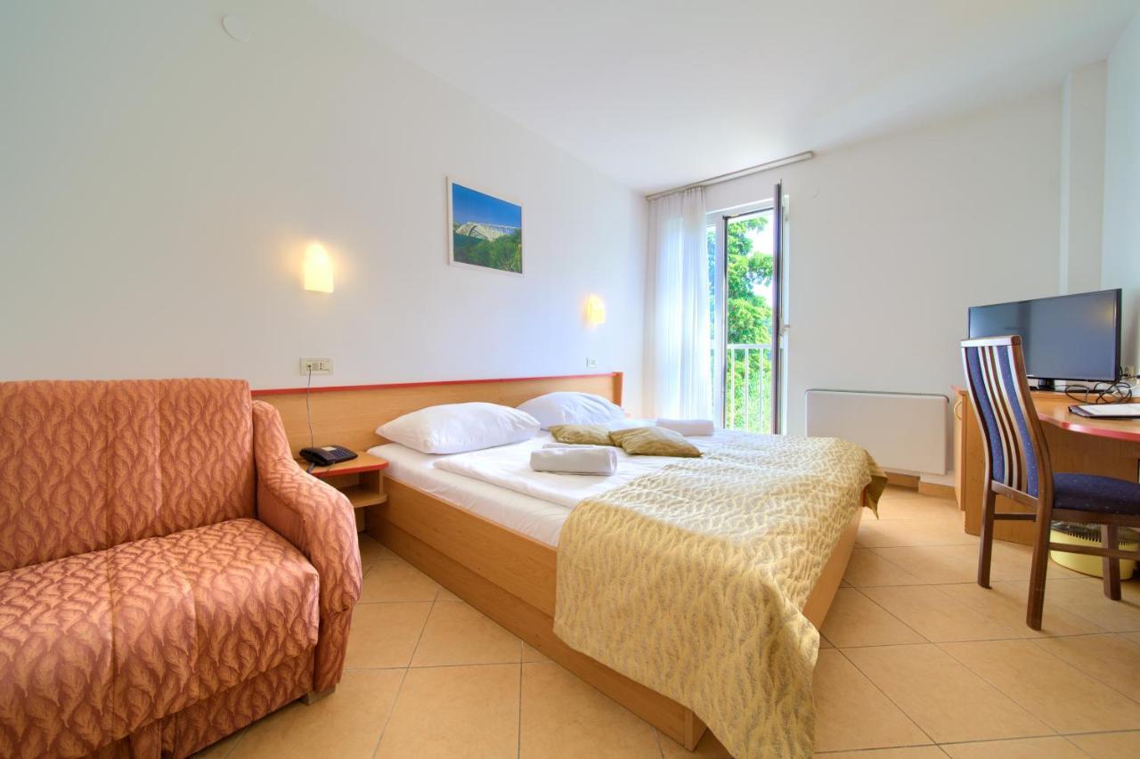 Villa Lovorka - Hotel Resort Drazica Крк Экстерьер фото