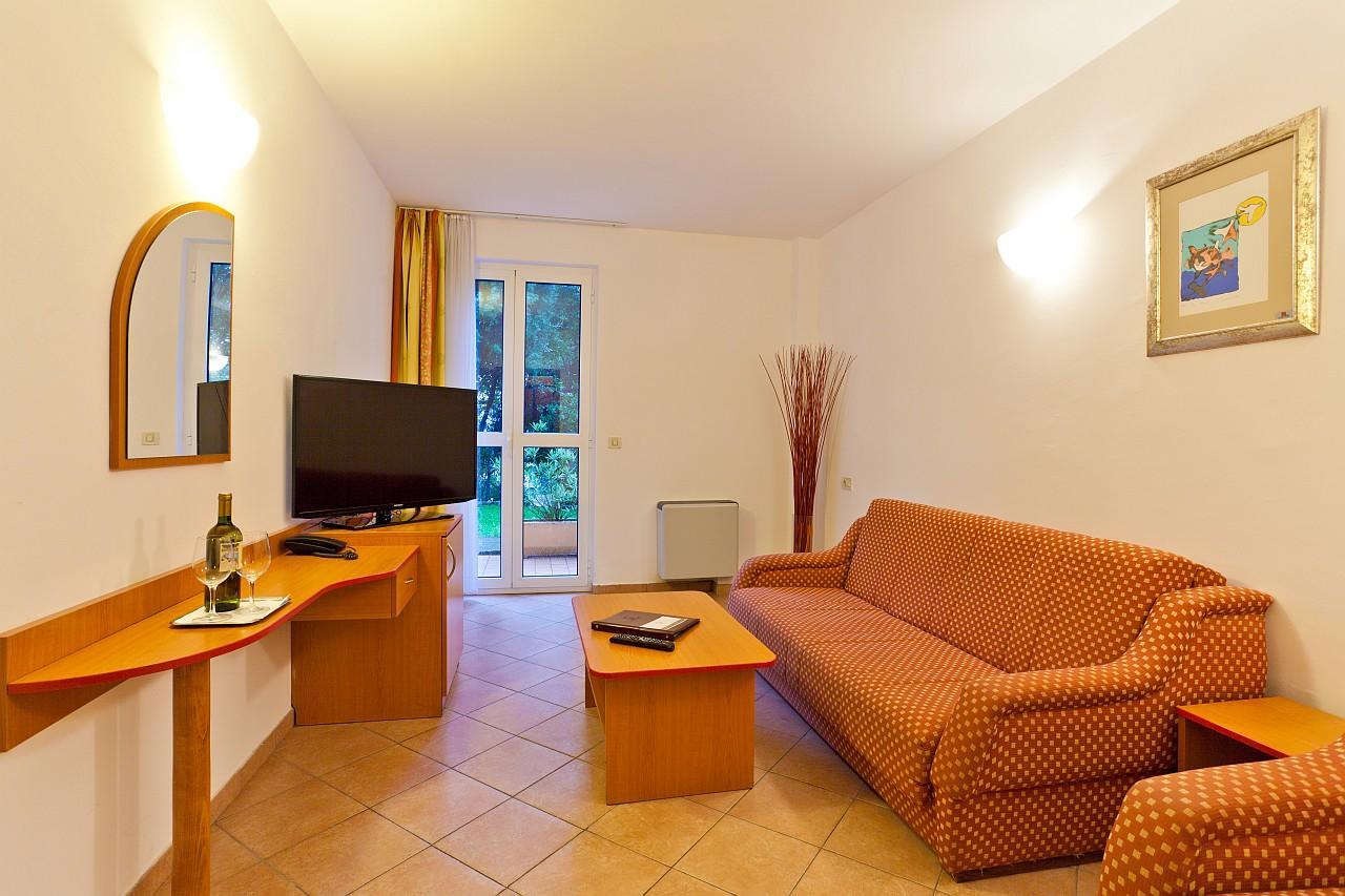 Villa Lovorka - Hotel Resort Drazica Крк Экстерьер фото