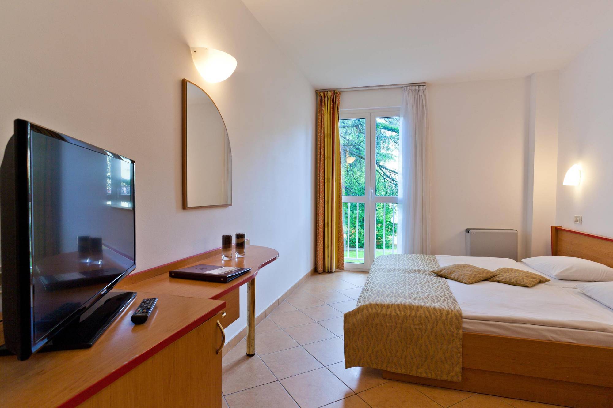 Villa Lovorka - Hotel Resort Drazica Крк Экстерьер фото